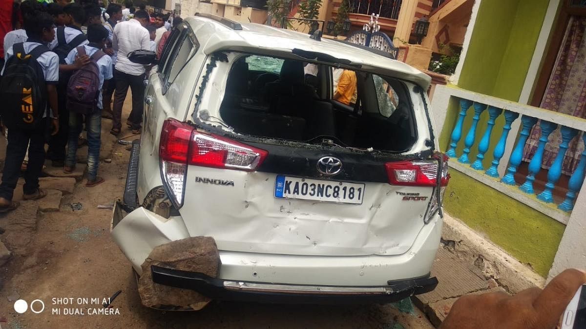 The car belonging to former MLA Vijayanand Kashappanavar which was damaged in the clash. dh photo