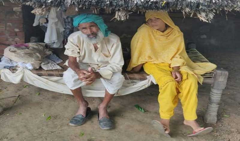 Akbar Khan's father Suliaman and daughter Sahila outside their home in Kolgaon. Photo by Tabeenah Anjum 