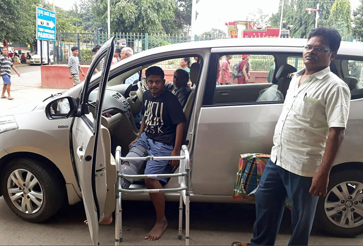 Anil Kumar and Prabhapathy ferried patients to hospitals in their own car. 