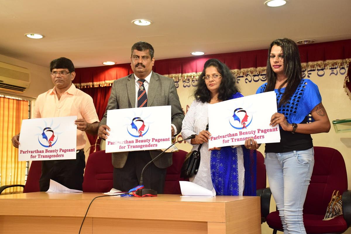 The logo of Parivarthan transgender state-level beauty pageant was unveiled at the Press Club, in Mangaluru on Tuesday. 