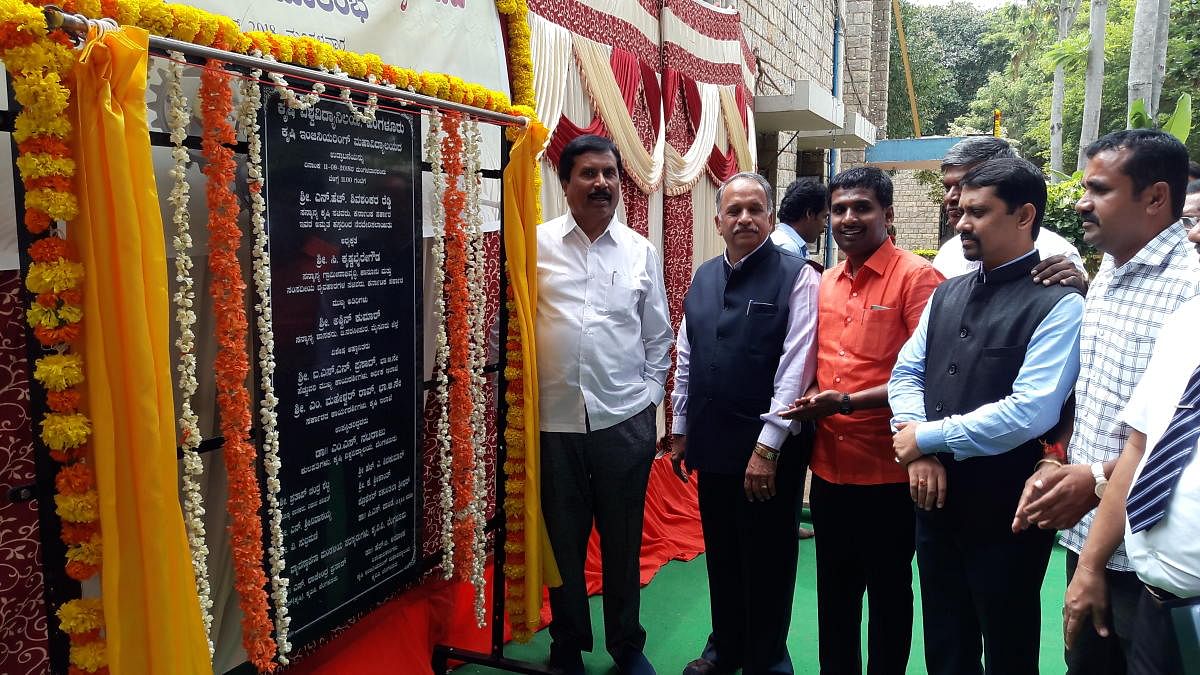 Agriculture Minister Shivashankar Reddy, Dr M S Nataraj, Vice Chancellor, University of Agricultural Sciences during the inauguration of Agriculture Engineering College at GKVK on Tuesday. DH Photo/Sandesh MS