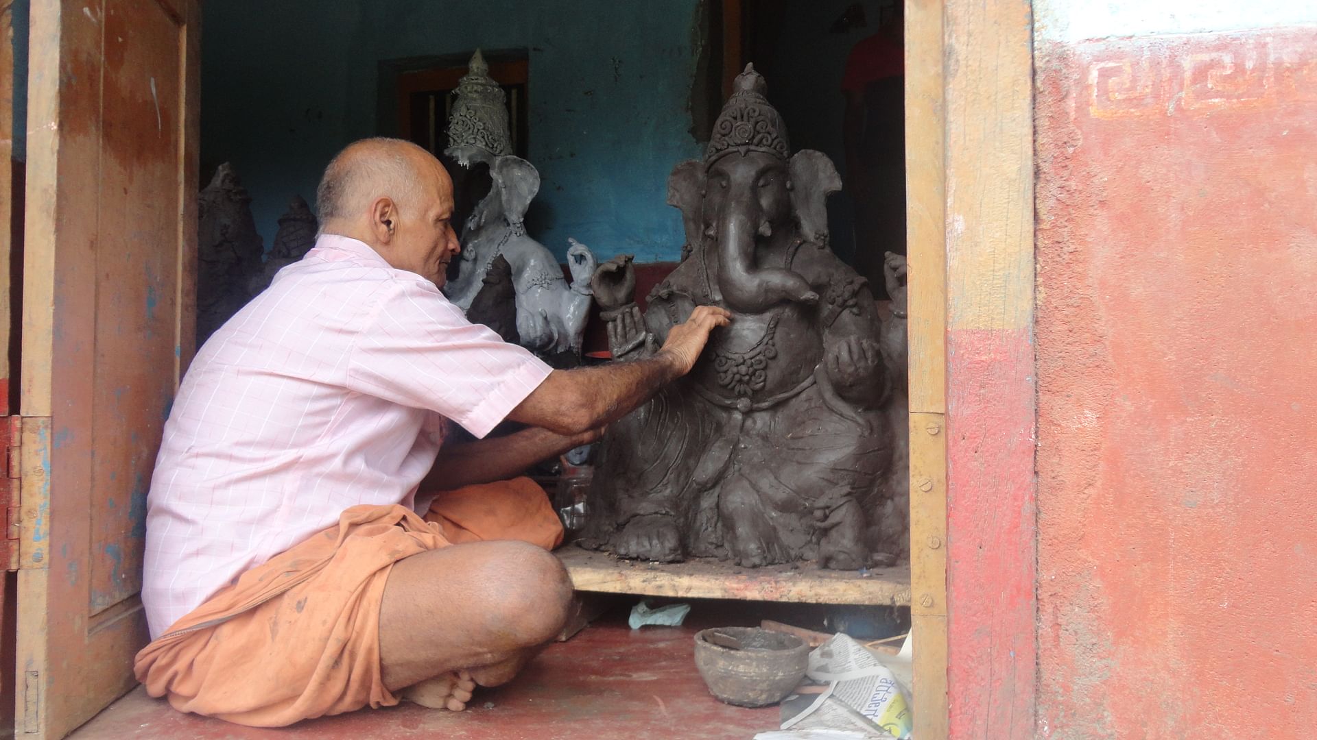 77-year-old Panduranga Rao is busy making a clay idol of Lord Ganesha. (Pic Special Arrangement) 