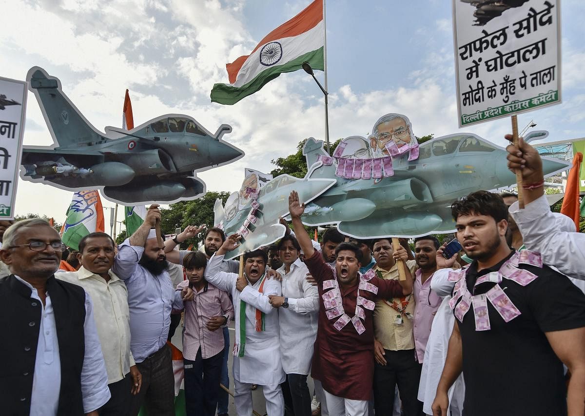 Congress Party supporters protest against the alleged corruption in Rafale Deal, in New Delhi. PTI Photo