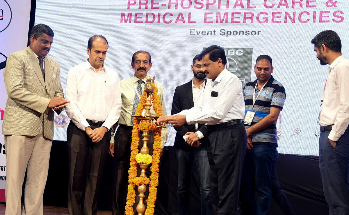 Saving lives: DHO Dr Ramakrishna Rao inaugurates a conference on ‘Pre-hospital Care and Medical Emergencies’, organised by Savior campaign and the district administration at Town Hall in Mangaluru on Sunday.
