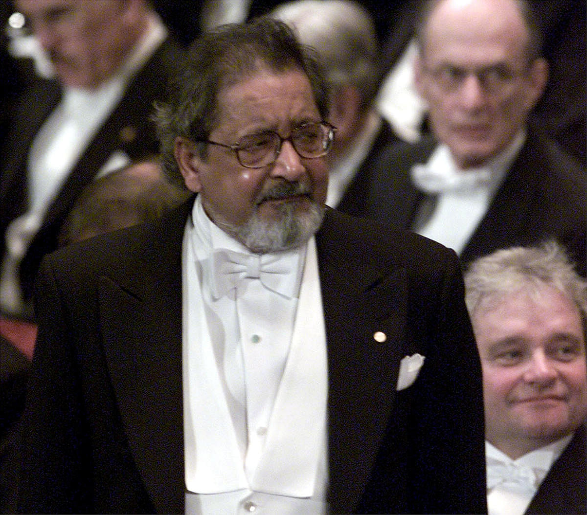 FILE PHOTO: Writer V.S. Naipaul waits to receive his Nobel prize for literature at Stockholm's Konserthuset from Sweden's King Carl Gustaf, Sweden December 10, 2001. REUTERS/Chris Helgren/File Photo