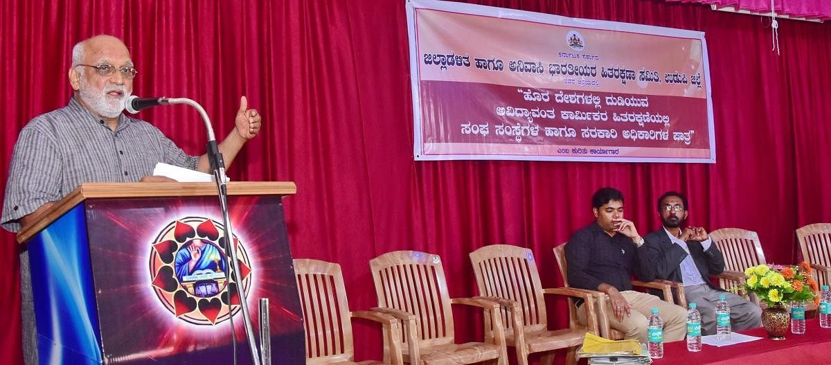 Dr Ravindranath Shanbhag, Human Rights Protection Foundation Udupi district president, speaks during a workshop organised to create awareness among the NRIs in Udupi on Tuesday.
