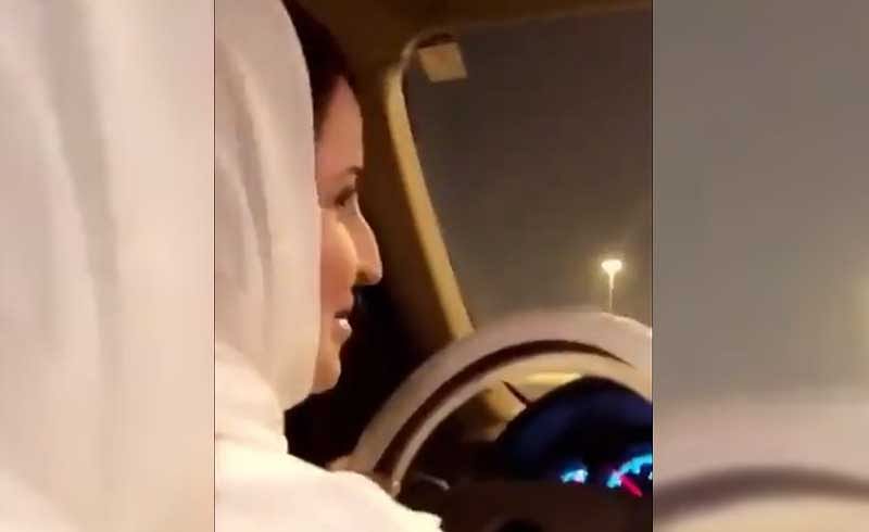 Activist Samar Almogren driving a car in Saudi. Screengrab. Source: Twitter/@SaheelKSA