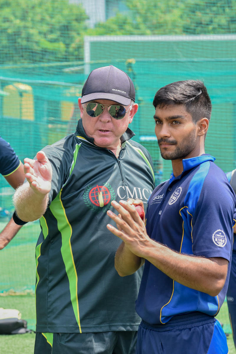 Former Aussie fast bowler Craig McDermott with an aspiring quick in Bengaluru. DH photo/ S K Dinesh