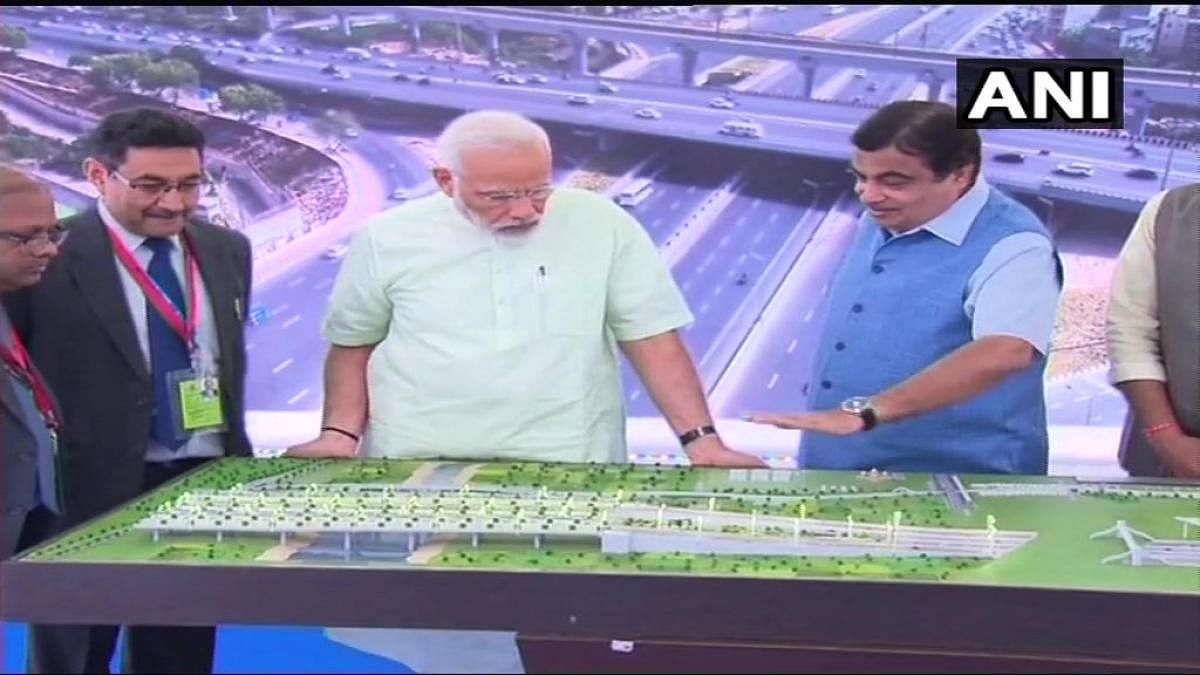Prime Minister Narendra Modi inaugurates the first phase of Delhi-Meerut Expressway. Union Minister Nitin Gadkari also present. Image Courtesy: ANI/Twitter