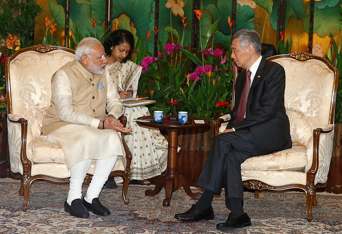 India's Prime Minister Narendra Modi meets with Singapore's Prime Minister Lee Hsien Loong at the Istana in Singapore June 1, 2018. (REUTERS/Edgar Su)