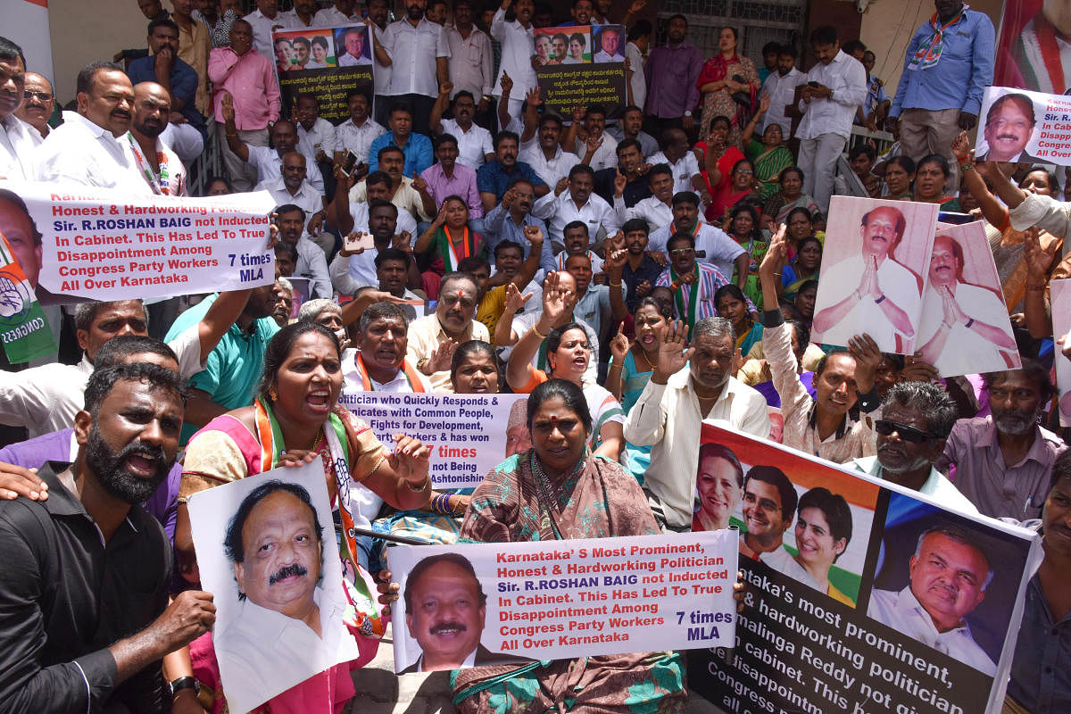 Supporters of Ramalinga Reddy and Roshan Baig protest demanding cabinetberths for them in Bengaluru on Thursday.