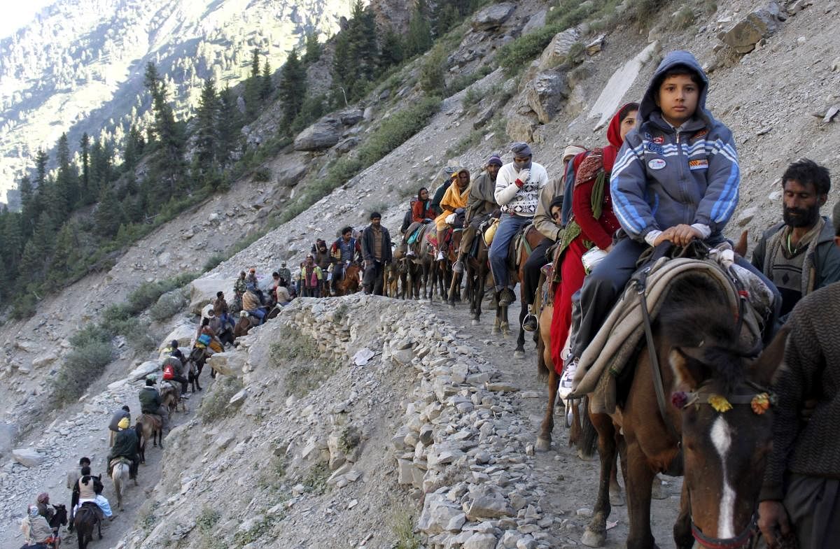 Pilgrims en route to Amarnath