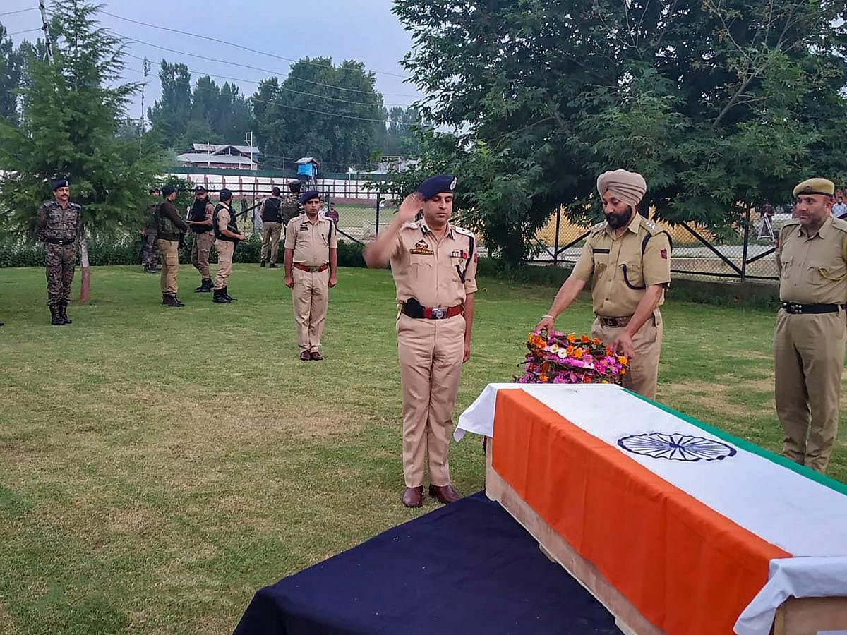 Inspector General of Police (Kashmir) S P Pani attending funeral of JK policeman Mohd Yaqoob Shah, who was gunned down in Pulwama on Wednesday, August 22, 2018. (PTI Photo)