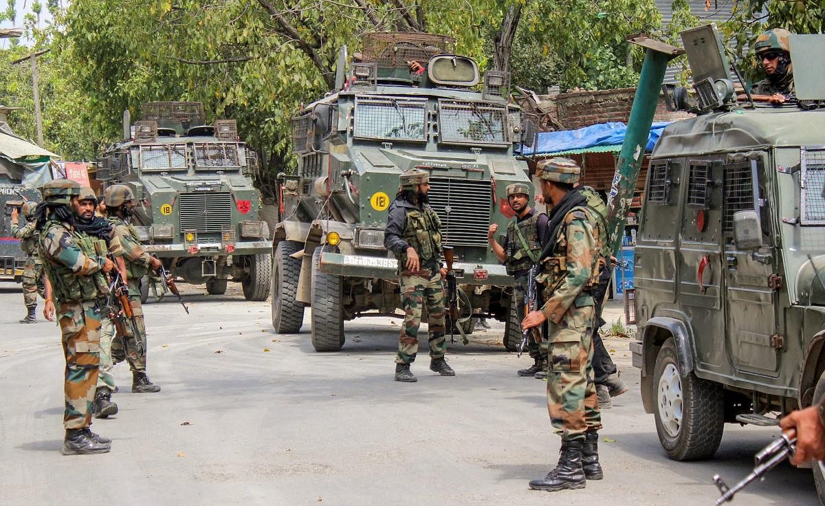 Army personnel block roads during cordon and search operation (CASO) of eighteen villages, at Pulwama on Monday, Sept 3, 2018.(PTI Photo)