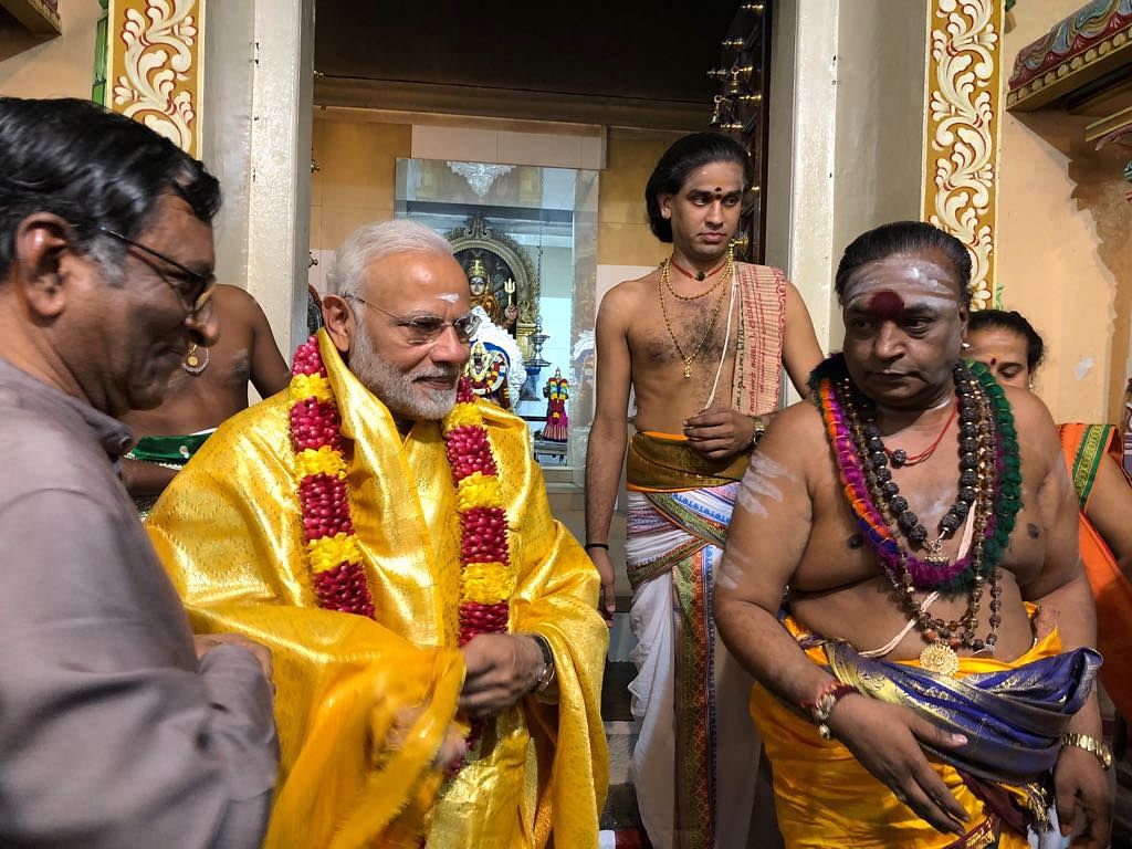 Prime Minister Narendra Modi with priests at Sri Mariamman Temple in Singapore. (Twitter/@MEAIndia)