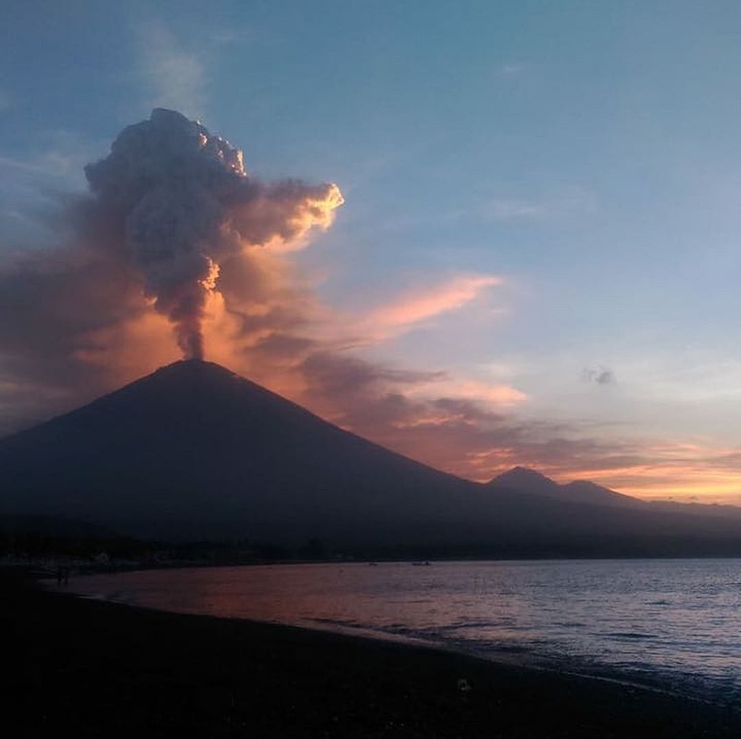 Mount Agung volcano erupted on Friday
