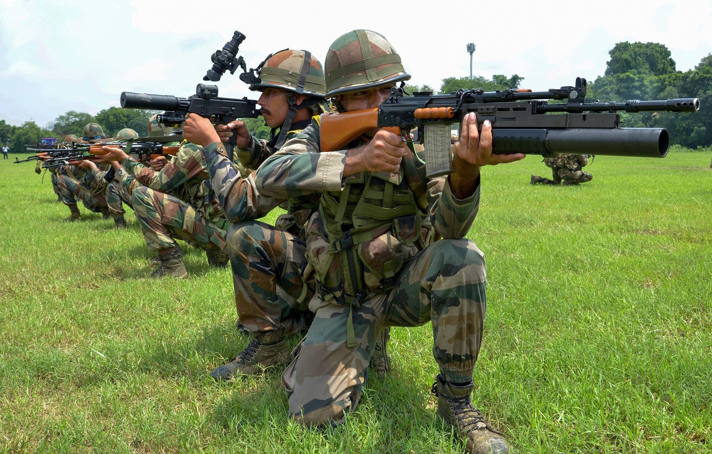 Last week the army issued a fresh RFI to buy 6.5 lakh assault rifles of the lower caliber of 7.62 x 39 mm with a minimum range of 300 mt. This means these rifles would be having a lesser firing range and a different barrel from the ones that would be purchased from abroad. It cancels the previous RFI. PTI file photo