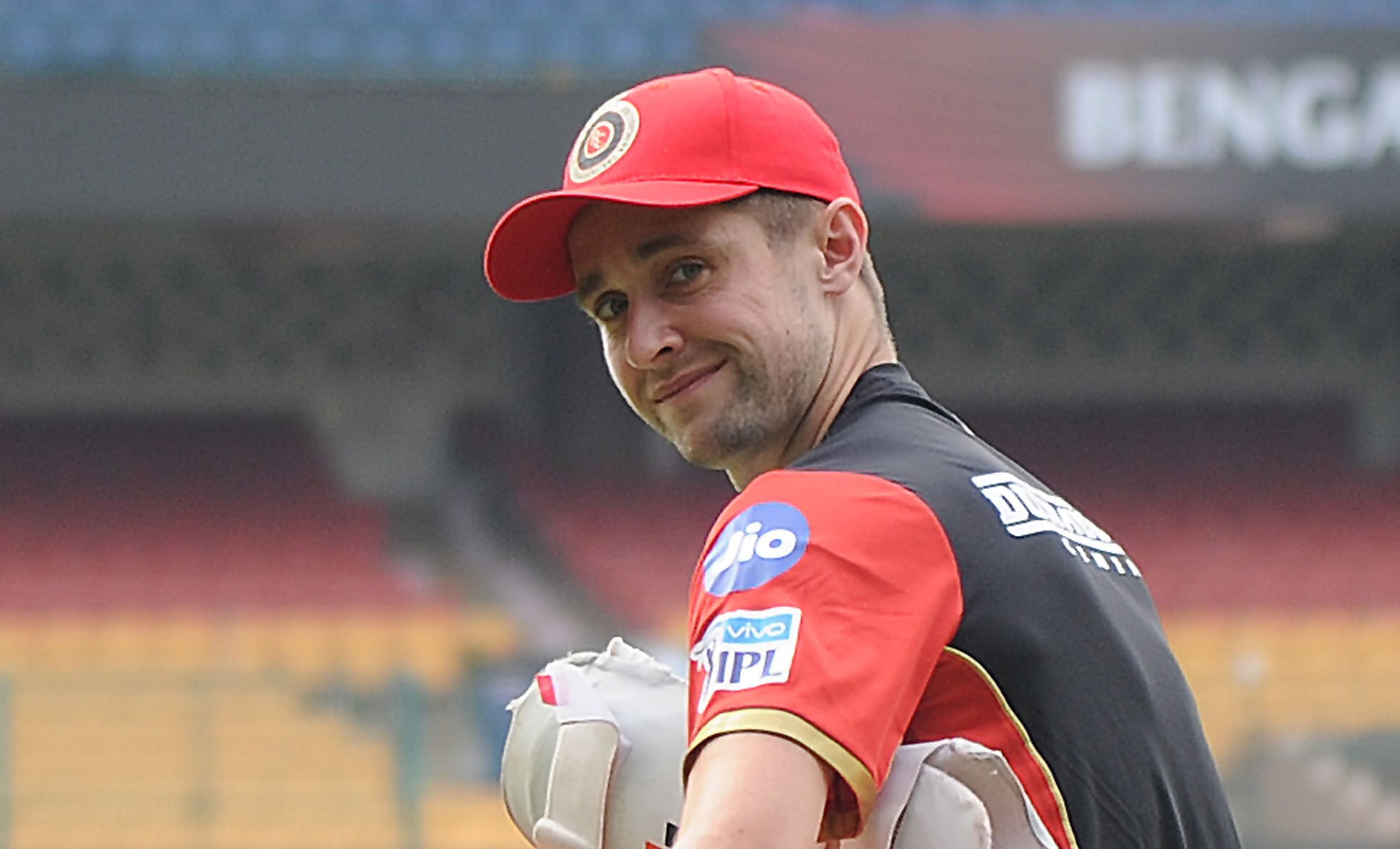 Paceman Chris Woakes agrees RCB need to quickly improve their death bowling. DH Photo/ Srikanta Sharma R