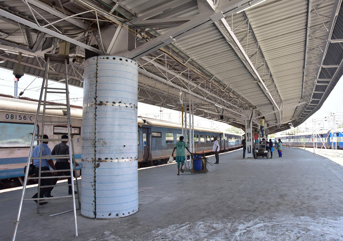 At present, IRCTC is allowed to set up food stalls in the concourse area only. (DH Photo/Irshad Mahammad)