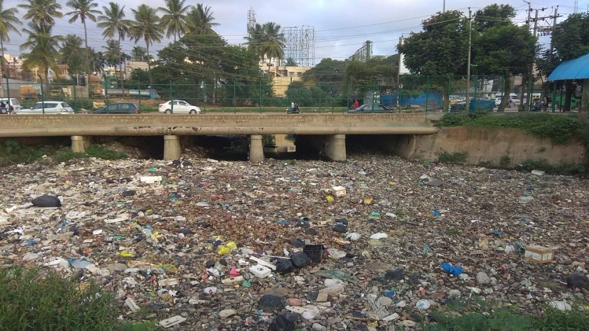 The stinking rajakaluve near Agara Lake has turned a bugbear to residents. They raised concerns about contamination of the lake due to inflow of sewage water from the overflowing rajakaluve.
