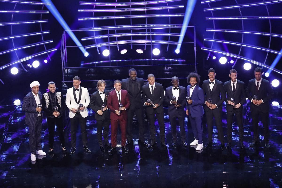 London : Host Idris Elba, center, poses with the 11 players of the top team with players David De Gea, Dani Alves, Marcelo, Sergio Ramos, Raphael Varane, Eden Hazard, N'Golo Kante, Luka Modric, Cristiano Ronaldo, Kylian Mbappe and Lionel Messi during the ceremony of the Best FIFA Football Awards in the Royal Festival Hall in London, Britain, Monday, Sept. 24, 2018. AP/PTI