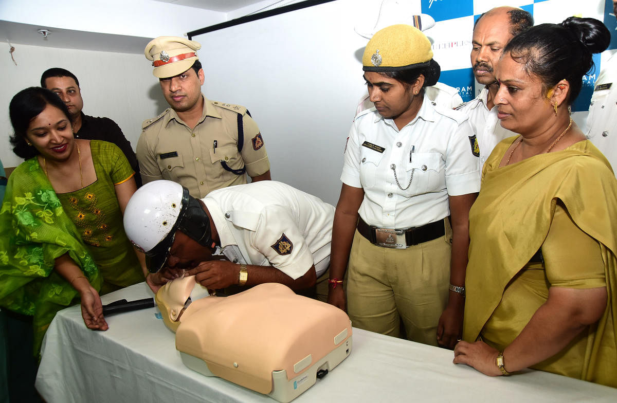 A traffic policeman receiving a training to administer cardiopulmonary resuscitation at the Vikram Hospital on Wednesday. Dr Harshitha Sridhar can be seen. DH photo