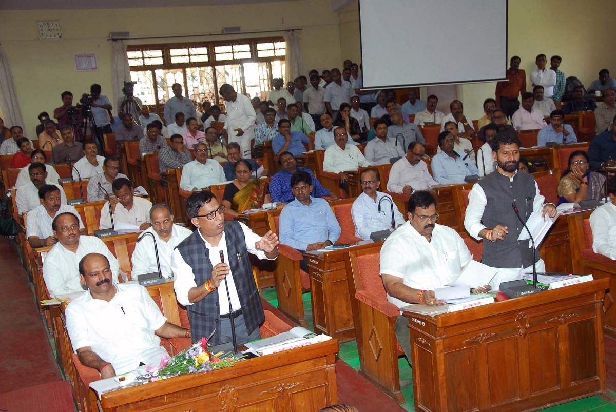 MLC S L Bhoje Gowda and MLA C T Ravi raise points during a review meeting chaired by Chief Minister H D Kumaraswamy in Chikkamagaluru on Saturday.