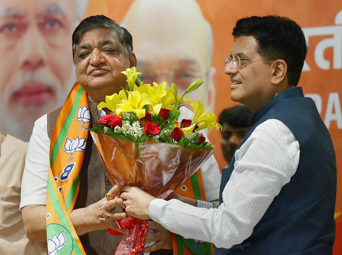 Naresh Agarwal (left), compared SP-BSP alliance in Uttar Pradesh as the alliance between a snake and a mole at the BJP's caste conference on Saturday. PTI FILE PHOTO