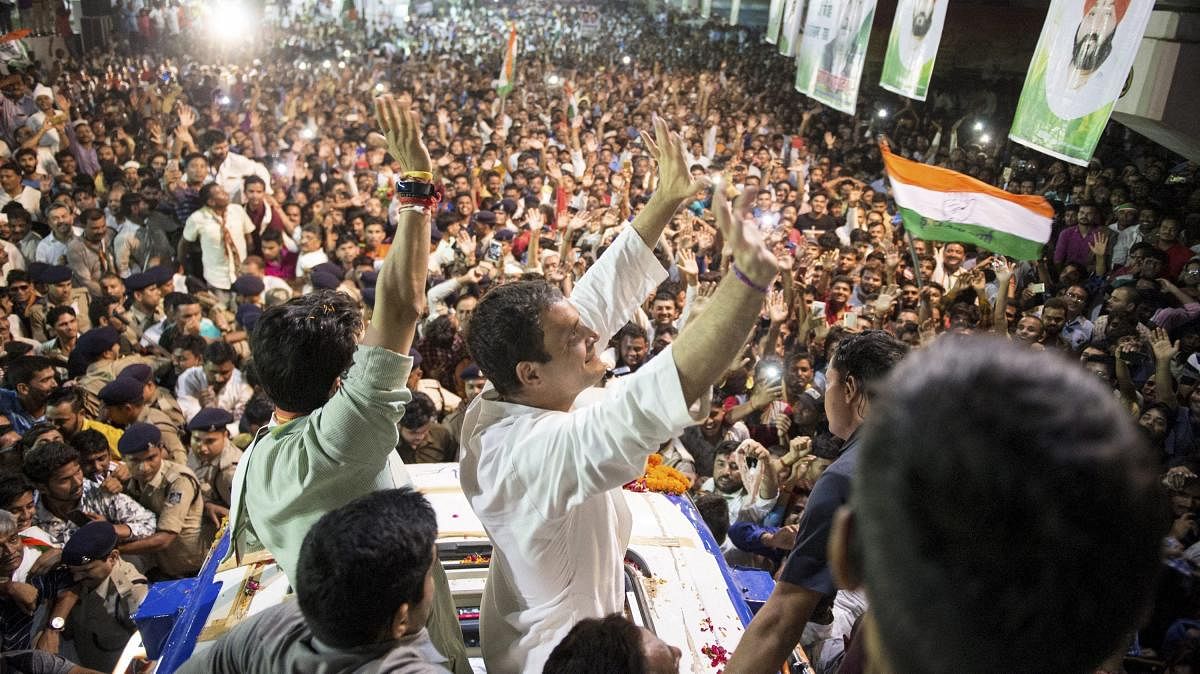 Congress President Rahul Gandhi waves at his supporters at Rewa in Madhya Pradesh, Thursday, Sept 27, 2018. (PTI Photo)