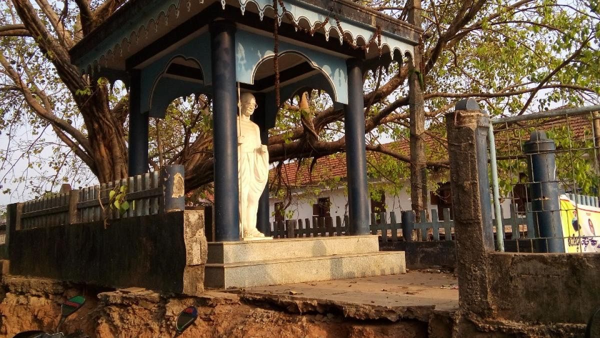 The statue of Gandhi in Gandhi Mantapa.