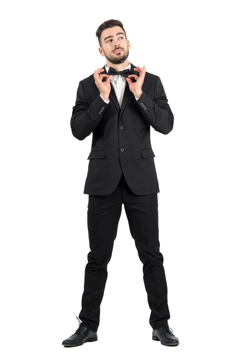 Bow ties, black ties and suits are what men usually like to wear to parties.