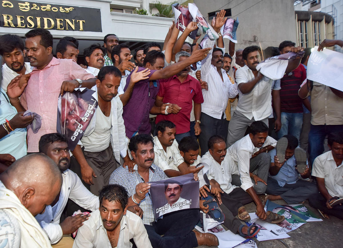Supporters of B Y Vijayendra, the BJP ticket aspirant for Varuna Assembly constituency stage a protest in Mysuru on Monday, demanding that the party leadership announce his candidature. dh photo