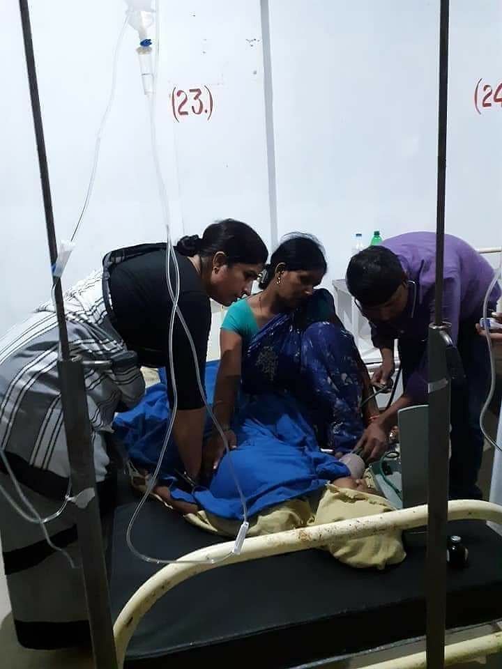 Congress MP Ranjit Ranjan meets injured girls at a government hospital at Supaul. DH Photo