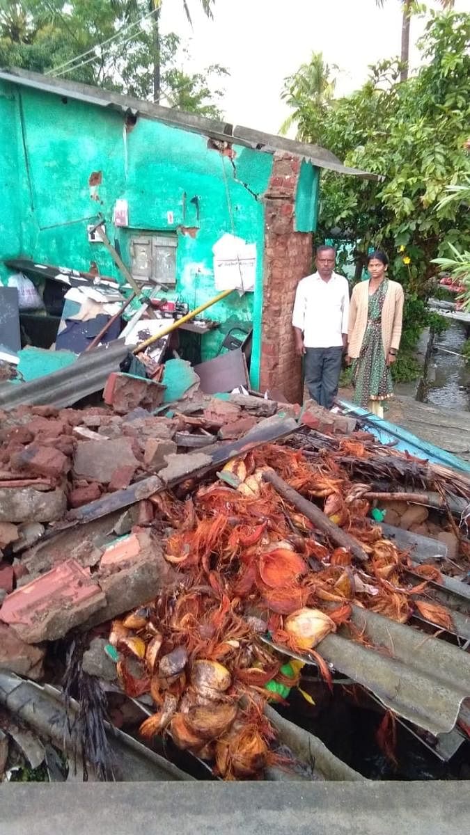 A house collapsed due to heavy rains in Maddur taluk on Tuesday night. DH photo.