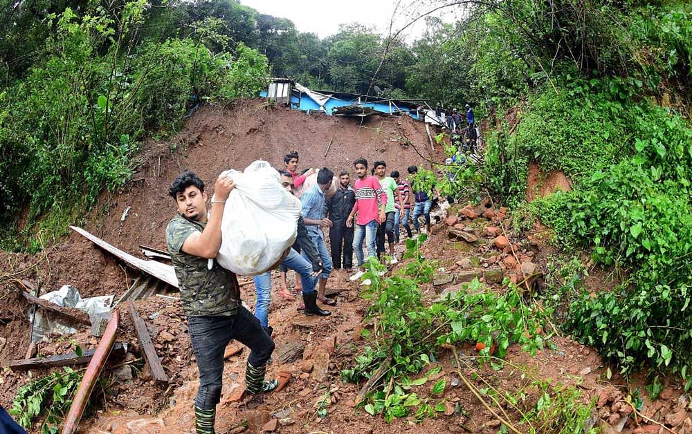 Business has taken a backseat in both Kodagu and Mysuru districts as everybody is doing their mite to mitigate the sufferings of the rain-affected people of Kodagu. DH Photo