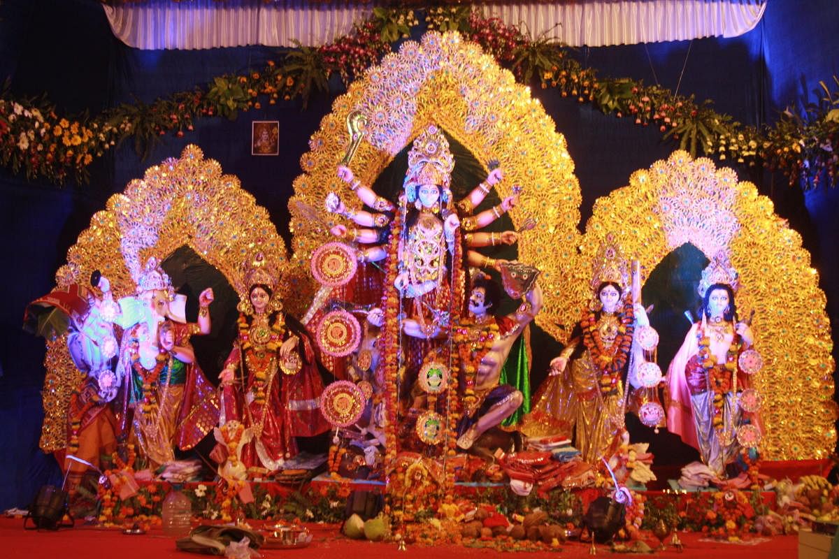 This time, Durga puja would be celebrated from 15-19 October and a weekend before that would add to the festivities. (DH file photo/Mrityunjay Bose)