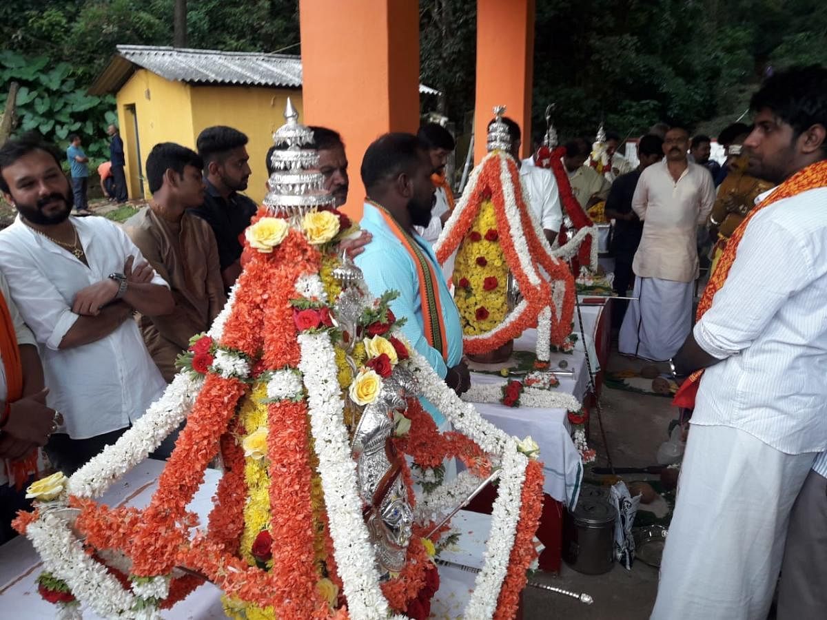 ‘Karagas’ of ‘Shaktidevata’, the four goddesses, being offered a puja at Pampinakere in Madikeri, as a mark of the commencement of Dasara celebrations on Wednesday.