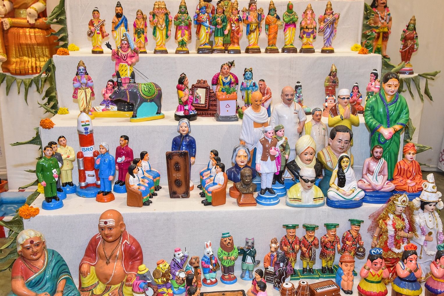 The display which has 2,000 dolls includes figurines of politicians and leaders. DH PHOTOS BY S K DINESH