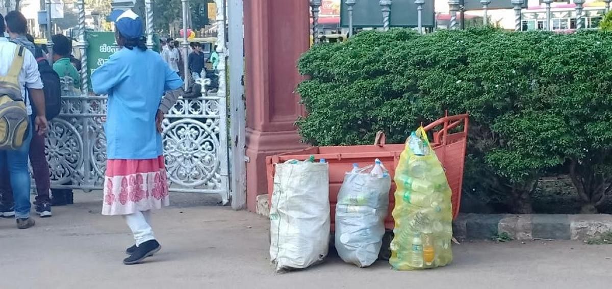 The female guards will ensure that the walkers do not carry plastic bags inside the Lalbagh Botanical Garden. DH file photo
