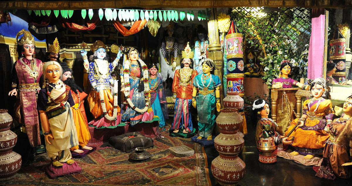 Dolls arranged on ‘Srinivasa Kalyana’ theme at Dhaatu Art Centre in Banashankari as part of the  Dasara festival. DH Photos/Srikanta Sharma R