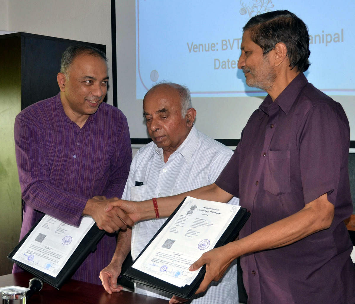 SELCO Foundation Chairman Harish Hande and Bharathiya Vikas Trust representative exchange an MoU on setting up a training centre at Manipal on Monday.