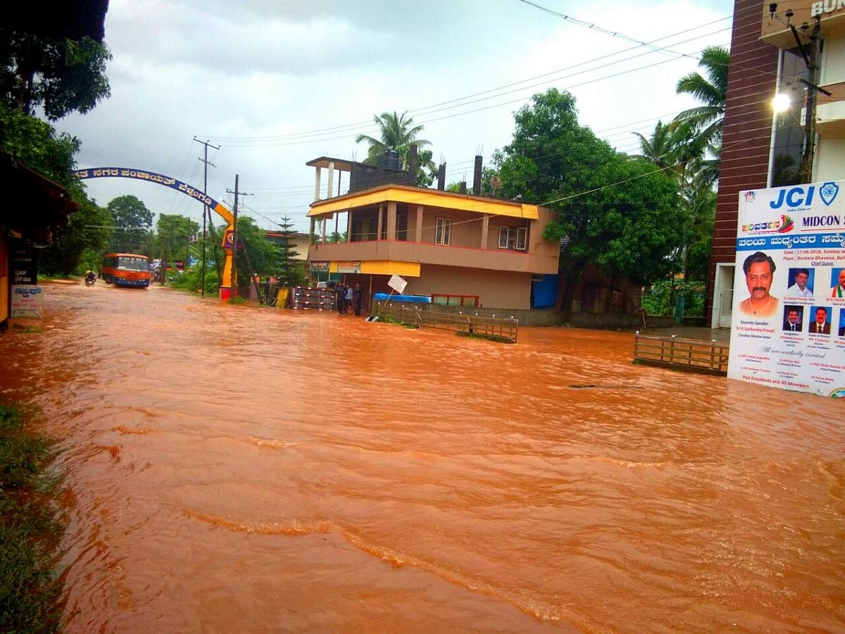 One of the inundated roads in Dakshina Kannada. (DH Photo)