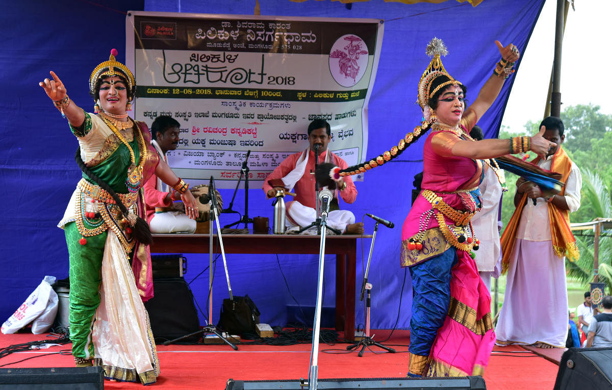 Ravichandra Kannadikatte and troupe perform a Yakshagana dance during the ‘Pilikula Atida Koota’ organised at the Traditional Guthu House in Dr K Shivaram Karanth Pilikula Nisargadhama on Sunday.