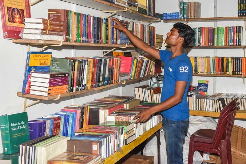 The week-long exhibition is a real feast for book lovers. Over 10 lakh books from various publishers from across the state are available at discounted prices. (DH Photo)
