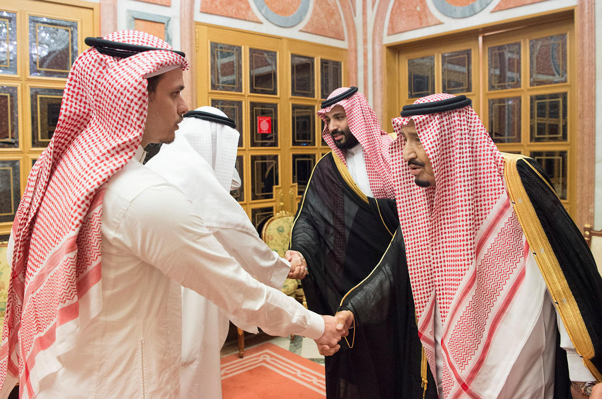 Saudi Arabia's King Salman bin Abdulaziz Al Saud , Saudi Crown Prince Mohammed bin Salman receives Khashoggi family in Riyadh, Saudi Arabia October 23, 2018. (Bandar Algaloud/Courtesy of Saudi Royal Court/Handout via REUTERS)