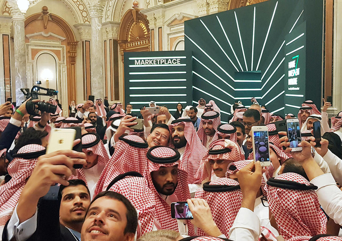 Saudi Arabia's Crown Prince Mohammed bin Salman poses for a selfie during the Future Investment Conference in Riyadh, Saudi Arabia. October 23, 2018. REUTERS/Stephen Kalin TPX IMAGES OF THE DAY