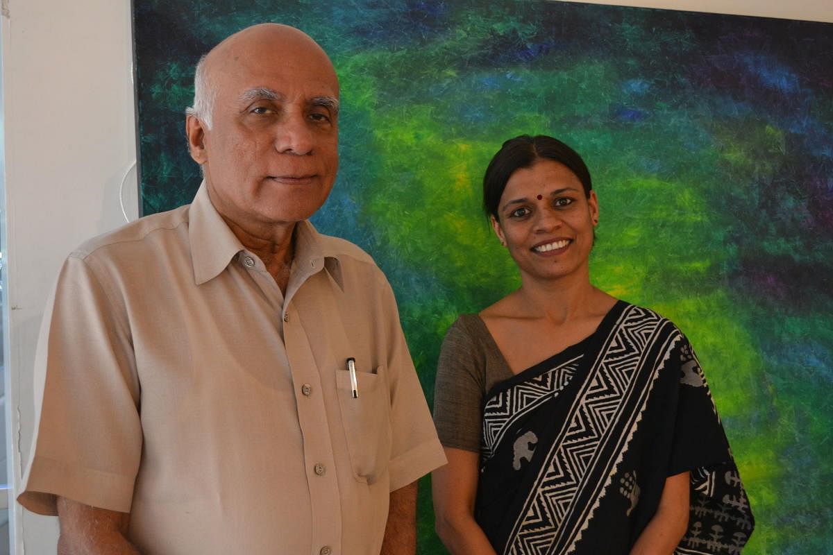 Art promoter Akumal Ramachander discovered Bhavna Kothari, and worked with her for two years for the show.