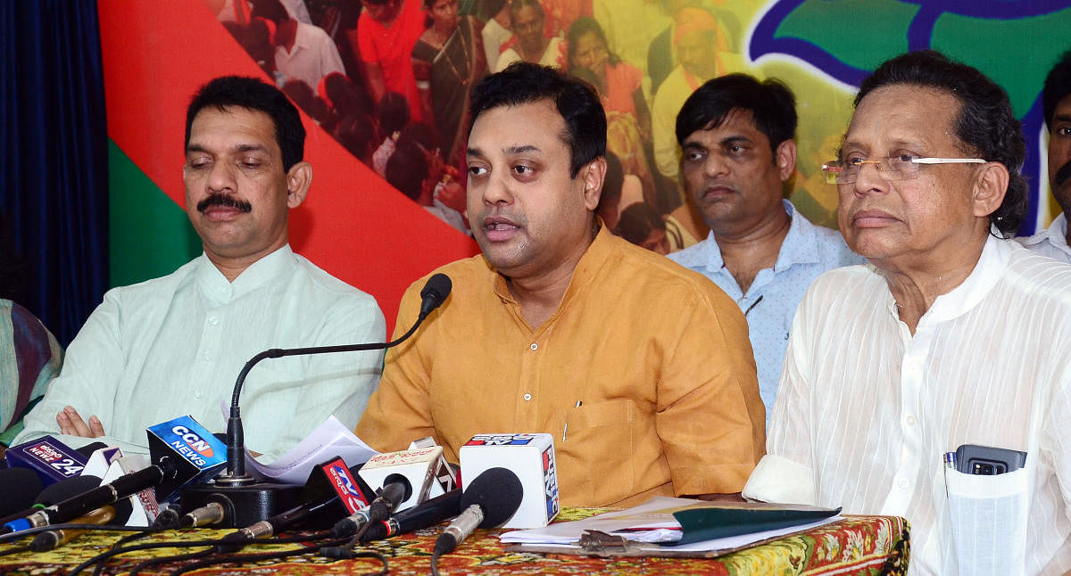 BJP national spokesperson Sambit Patra addresses reporters at the district BJP office in Mangaluru on Thursday. MP Nalin Kumar Kateel and BJP state committee co-spokesperson Anwar Manippadi look on.