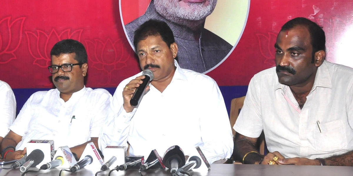 Udupi BJP district unit president Mattaru Rathnakar Hegde speaks to reporters on Wednesday.