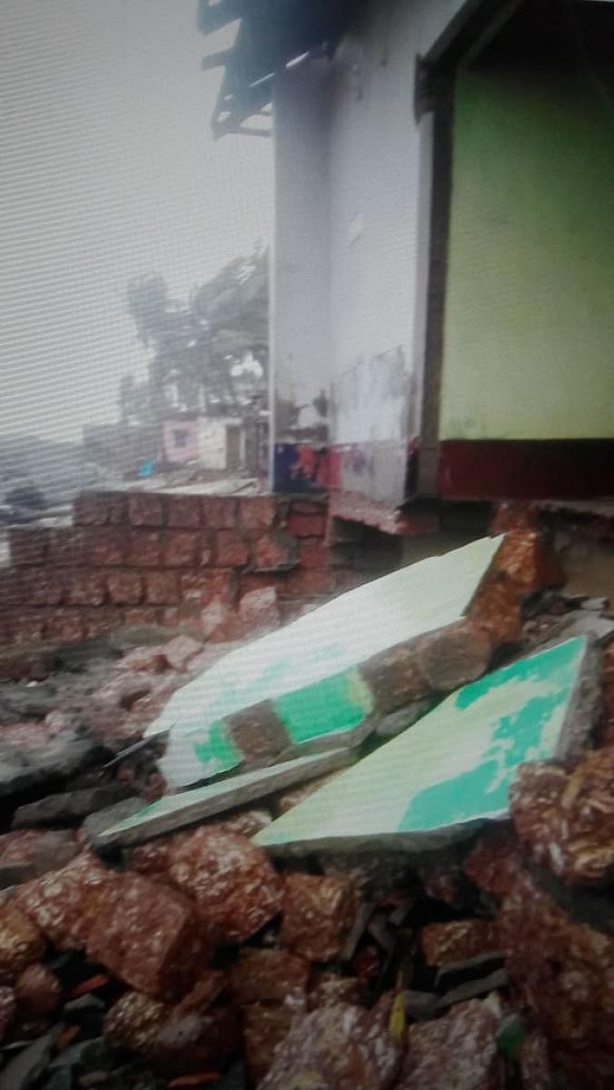 House belonging to Aliyabba on Mukkachery shores near Ullal in Mangaluru district washed away in high tides on Friday night. DH PHOTO
